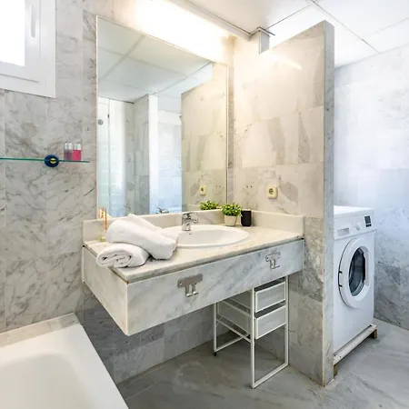 Spacious Penthouse In Naranjos - Up To 6 Guests! Lägenhet
