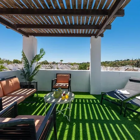 Lägenhet Spacious Penthouse In Naranjos - Up To 6 Guests!