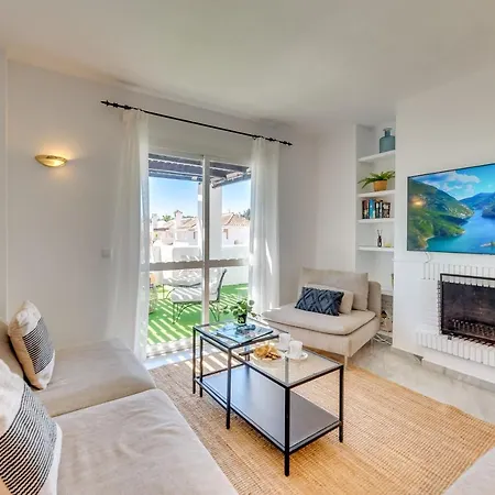 Lägenhet Spacious Penthouse In Naranjos - Up To 6 Guests!